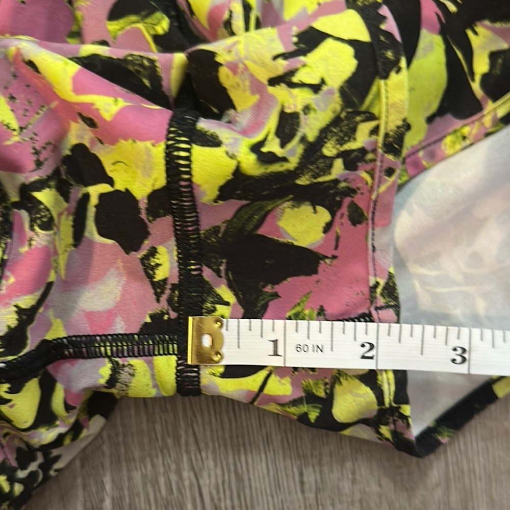 Lululemon Hotty Hot Sz 8 Women's Multicolor Athletic Workout Gym Run Yoga Shorts - Picture 12 of 12